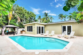 Tropical Palm Oasis Heated Pool near Beach